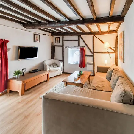 Cosy Holiday In Near Forest 펜션 *