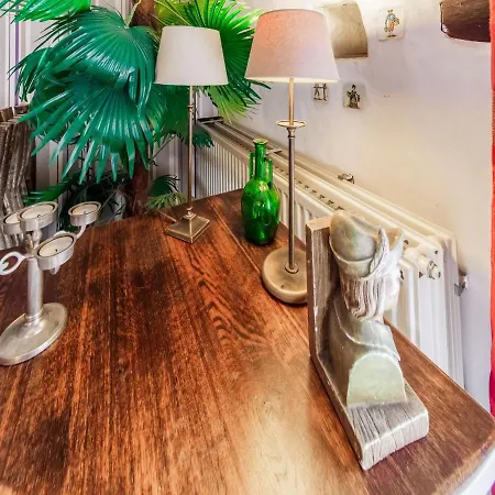 Cosy In Near Forest * Cherain