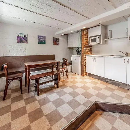 Cosy In Near Forest * Cherain