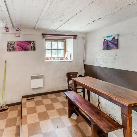 Cosy Holiday In Near Forest Holiday home